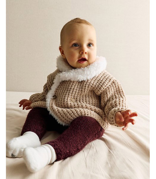 Breipatroon babyjasje met bontrand