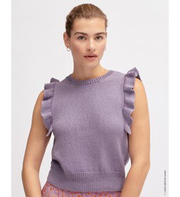 Damestop met ruches op de schouders gemaakt van Lana Grossa Elastico