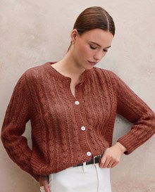 Fijn damesvest in ajourpatroon