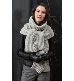 Sjaal gemaakt van Lang Yarns Malou Light uni en color