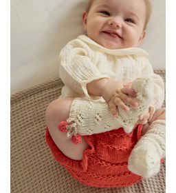 Sokjes met kersen gemaakt van Phildar Phil Baby Socks