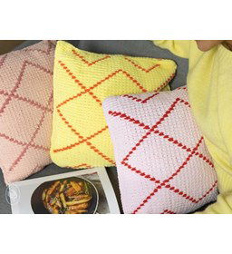 Kussens met geometrische lijnen gemaakt van Handwerk accesoires