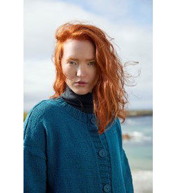 Lang damesvest met zakken gemaakt van knopen