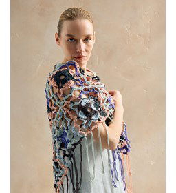 omslagdoek in openhaakwerk met bloemen