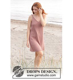 Damesjurk met smalle schouderbandjes gemaakt van Drops Belle