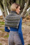 Breipatroon Schouderwarmer Gris van andere kant