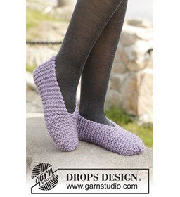 Gebreide sloffen gemaakt van Drops Snow - Eskimo