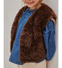 Bodywarmer voor kinderen gemaakt van Breinaalden