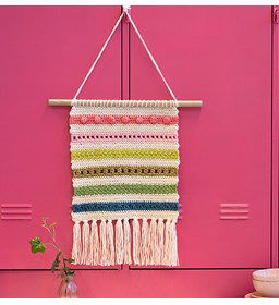 Wandhanger gemaakt van Scheepjes Stone Wash XL en XL Minerals