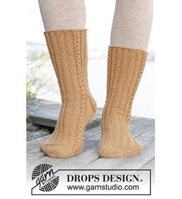 Halflange damessokken gemaakt van Drops Nord