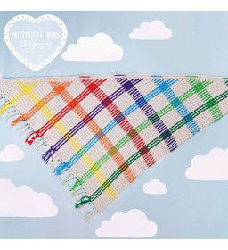 Driehoekige omslagdoek met franjes gemaakt van Scheepjes Softfun