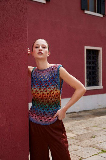 dameshemdje Poppy in doorkijk gatenpatroon