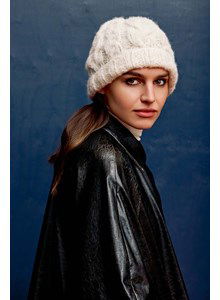 Muts met kabelpatroon