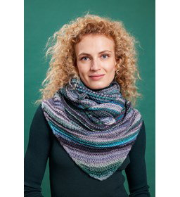 Driehoekige Omslagdoek Verina gemaakt van Rondbreinaald nr 7