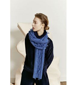 Sjaal gemaakt van Lang Yarns Malou Light uni en color