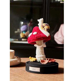 Paddenstoel met slak Ricorumi Shrooom gemaakt van Boeken Rico