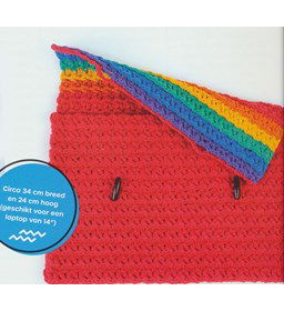 Laptophoes gemaakt van Scheepjes Cahlista