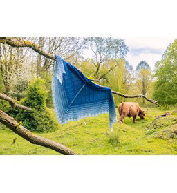 Ocean Deep Shawl omslagdoek gemaakt van Scheepjes Whirl