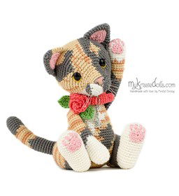 Knuffel lapjespoes met bloemetjes gemaakt van DMC borduurgaren 16