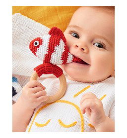 Rammelaar met gekleurde vis gemaakt van Phildar Phil Coton 3