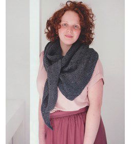 Puntsjaal in ribbel- en kantpatroom gemaakt van Durable Soqs