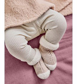 Laarsjes met bondrand gemaakt van Phildar Phil Caresse