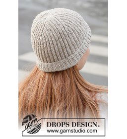 Dopmutsje in boordsteek gemaakt van DROPS Soft Tweed