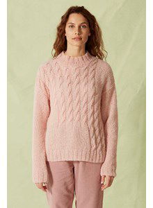 Damestrui met in lengte verspringend kabelpatroon