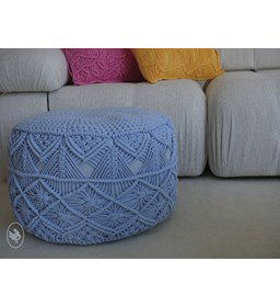 Geknoopte poef gemaakt van Haaknaalden