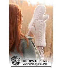 Gebreide en gevilte wanten met kabels gemaakt van Drops Kid Silk