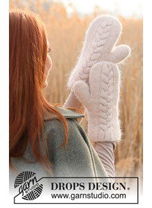 Gebreide en gevilte wanten met kabels