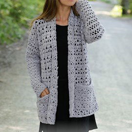 Drops Haakpatroon Cathy, opengewerkt recht damesvest, van het garen Drops Big merino.