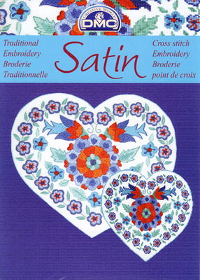 Satin - bloemen in het blauw met rood op=op 