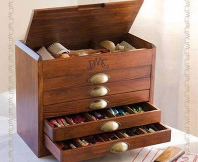 500 strengen DMC mouline in kast