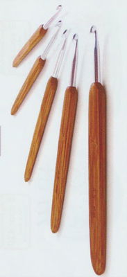 Haaknaald nr 3,5 houten greep