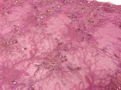 Tule de luxe 22 met bloemen en kraaltjes roze per 25 cm 