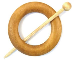 Sluiting met speld rond 80 mm - licht hout