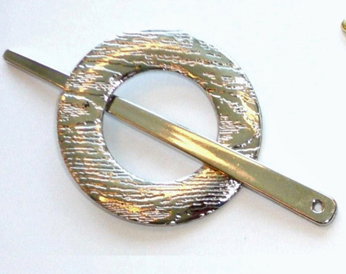 Sluiting met speld rond 70 mm - zilverkleurig