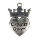 Bedeltje Crochet Queen 25 a 20 mm